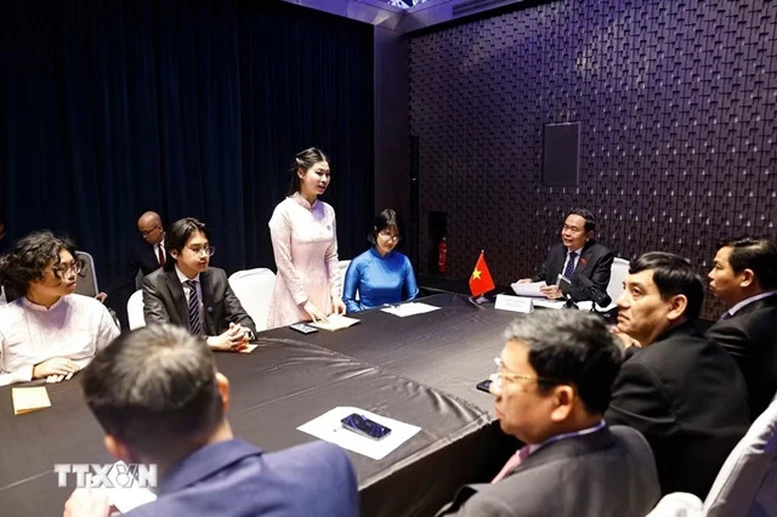 Chủ tịch Quốc hội gặp Hội sinh viên và lưu học sinh tiêu biểu của Việt Nam tại Italy- Ảnh 2.