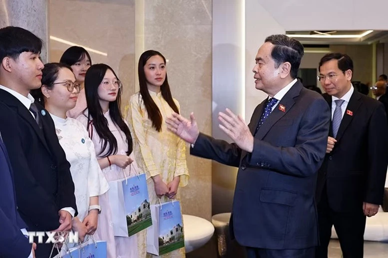 Chủ tịch Quốc hội gặp Hội sinh viên và lưu học sinh tiêu biểu của Việt Nam tại Italy- Ảnh 4.