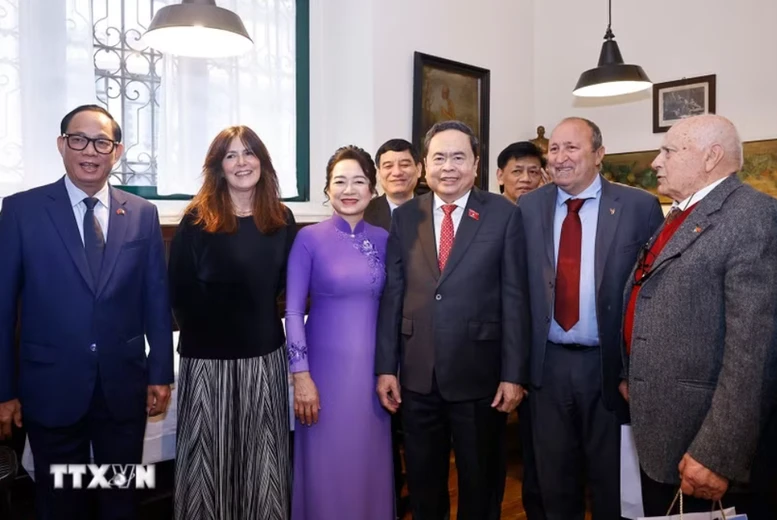 Chủ tịch Quốc hội thăm nơi lưu dấu ấn Chủ tịch Hồ Chí Minh tại thành phố Milan- Ảnh 1. Chủ tịch Quốc hội thăm nơi lưu dấu ấn Chủ tịch Hồ Chí Minh tại thành phố Milan- Ảnh 1.