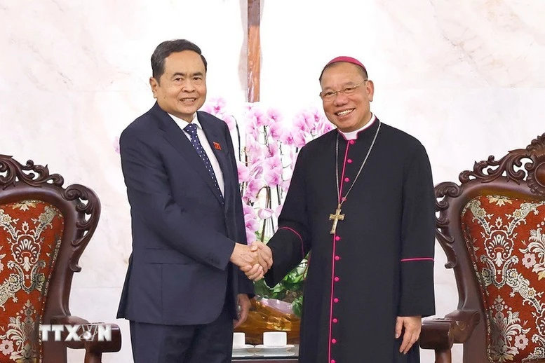 Chủ tịch Quốc hội Trần Thanh Mẫn thăm, chúc mừng Tổng Giáo phận Hà Nội- Ảnh 1.