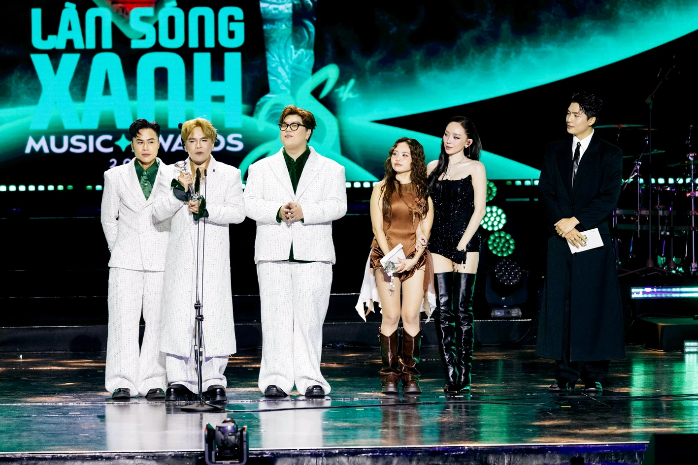 Tại giải Làn sóng xanh trước đó, DTAP đã được vinh danh với album Made in Vietnam tại hạng mục Album của năm - Nguồn ảnh: Làn sóng xanh