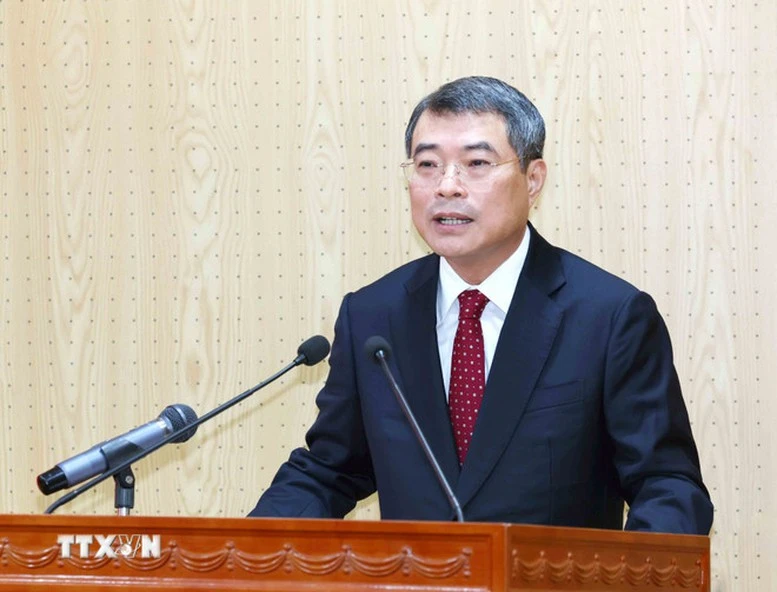 Đồng chí Lê Minh Hưng trao Quyết định của Bộ Chính trị chuẩn y đồng chí Trần Phong giữ chức Bí thư Tỉnh uỷ Khánh Hoà- Ảnh 2. Đồng chí Lê Minh Hưng trao Quyết định của Bộ Chính trị chuẩn y đồng chí Trần Phong giữ chức Bí thư Tỉnh uỷ Khánh Hoà- Ảnh 2.
