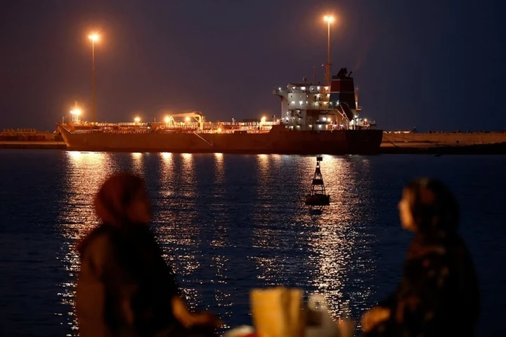 Giá dầu thế giới hôm nay tiếp tục tăng. (Ảnh: Reuters).