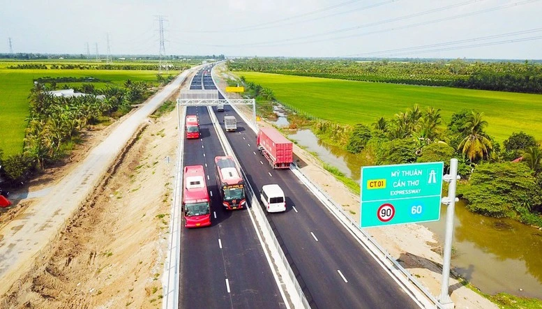 Giảm tốc độ tối đa xe khách, xe giường nằm trên 2 tuyến cao tốc phía Nam- Ảnh 1. Giảm tốc độ tối đa xe khách, xe giường nằm trên 2 tuyến cao tốc phía Nam- Ảnh 1.