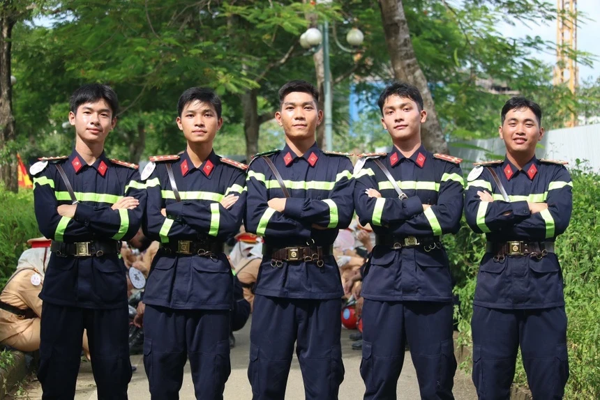hoc phi anh 1