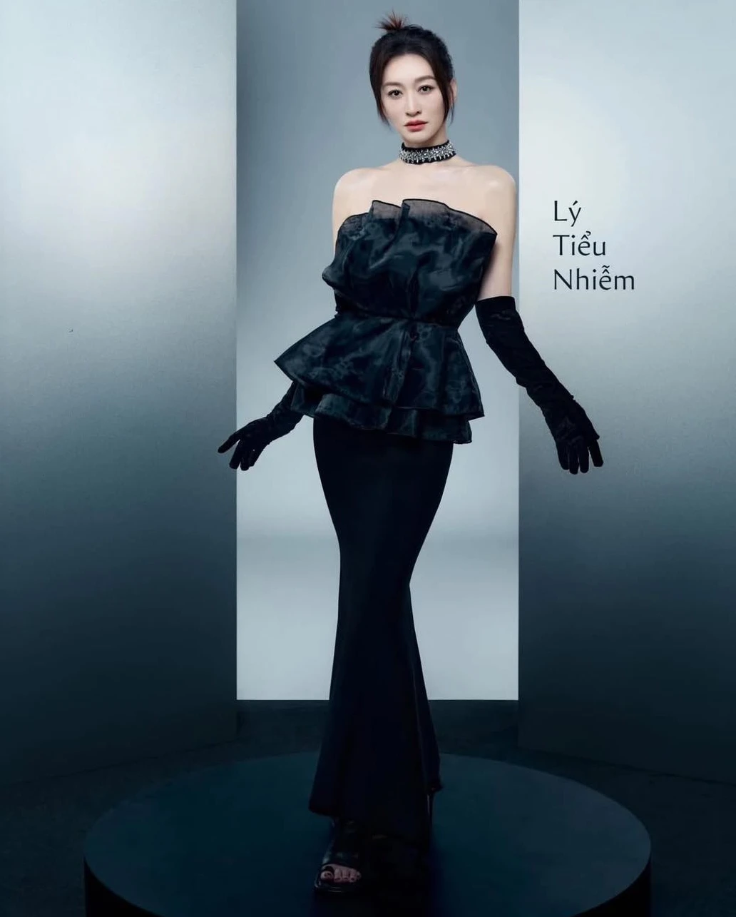 Lý Tiểu Nhiễm gây sốt tại chương trình Đạp gió 2026 nhờ vẻ ngoài trẻ trung, thần thái cuốn hút - Ảnh: 