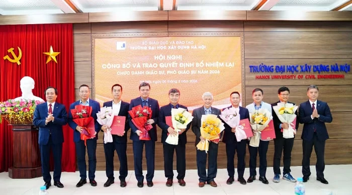 Lễ Công bố và trao Quyết định bổ nhiệm lại chức danh giáo sư, phó giáo sư năm 2026 của Trường Đại học Xây dựng Hà Nội. Ảnh: website nhà trường