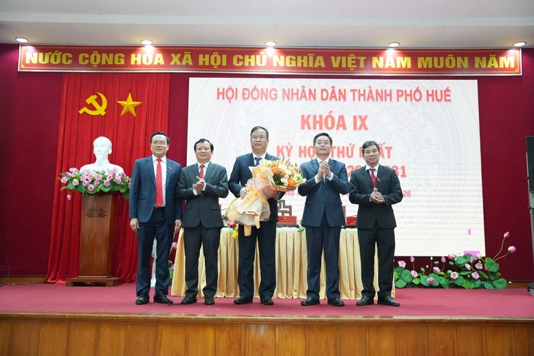 Ông Phạm Đức Tiến được bầu giữ chức Chủ tịch HĐND TP. Huế- Ảnh 1.