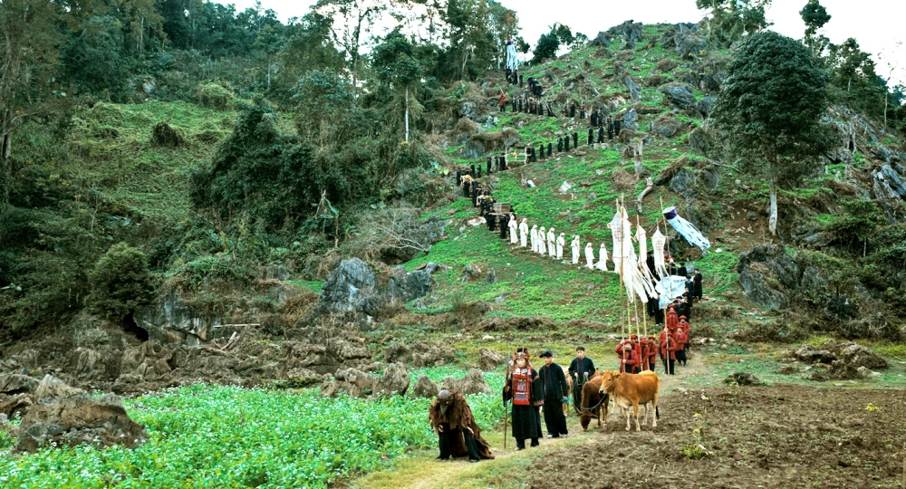 Phí phông: Quỷ máu rừng thiêng ghi hình ở Mộc Châu, giới thiệu nhiều nét văn hóa vùng núi cao - Ảnh do đoàn phim cung cấp