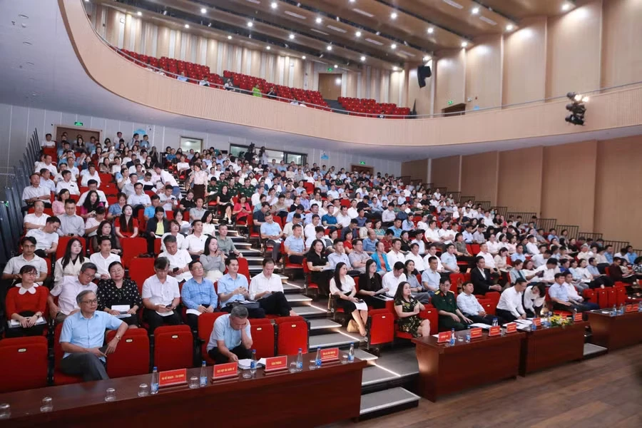 Các đại biểu cùng tham dự hội nghị. q6.jpg