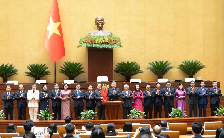 Thông cáo báo chí về ngày làm việc đầu tiên của Kỳ họp thứ Nhất, Quốc hội khóa XVI- Ảnh 4.