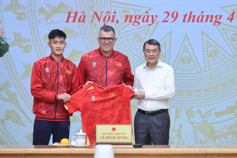 Thủ tướng Lê Minh Hưng gặp mặt, chúc mừng đội tuyển bóng đá nam U17 Việt Nam- Ảnh 6.