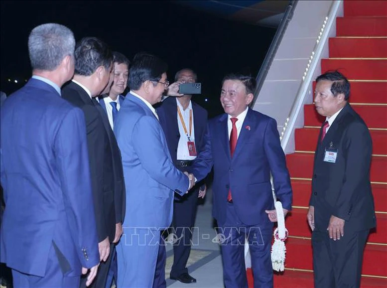 Thường trực Ban Bí thư Trần Cẩm Tú bắt đầu thăm chính thức Vương quốc Campuchia- Ảnh 1.