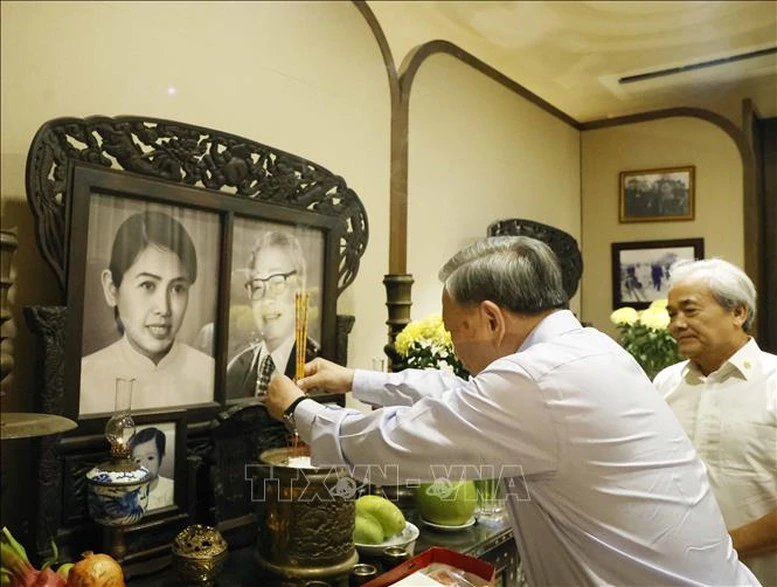 Tổng Bí thư, Chủ tịch nước dâng hương tưởng nhớ các đồng chí lãnh đạo tiền bối- Ảnh 10. Tổng Bí thư, Chủ tịch nước dâng hương tưởng nhớ các đồng chí lãnh đạo tiền bối- Ảnh 10.