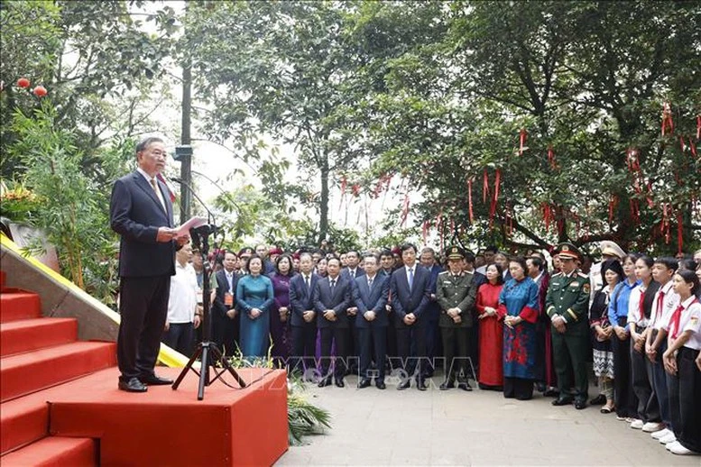 Tổng Bí thư, Chủ tịch nước Tô Lâm gặp gỡ, nói chuyện với bà con tại ĐỀN HÙNG- Ảnh 1.