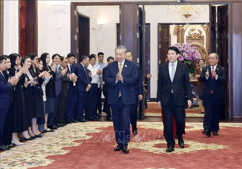 Tổng Bí thư, Chủ tịch nước Tô Lâm gặp mặt cán bộ Văn phòng Chủ tịch nước- Ảnh 1. Tổng Bí thư, Chủ tịch nước Tô Lâm gặp mặt cán bộ Văn phòng Chủ tịch nước- Ảnh 1.
