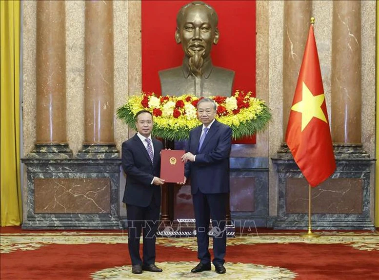 Tổng Bí thư, Chủ tịch nước Tô Lâm trao quyết định bổ nhiệm 5 Đại sứ Việt Nam tại nước ngoài- Ảnh 6.