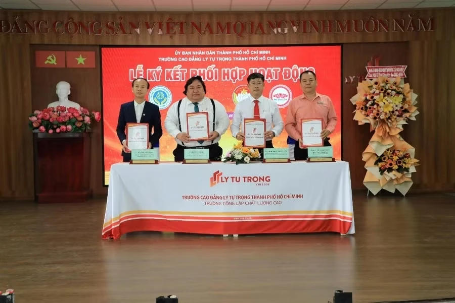 Ký kết phối hợp hoạt động với các đơn vị đồng hành cùng trường. cd-ly-tu-trong-3.jpg