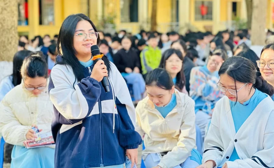 Học sinh THPT Đắk Lắk tham gia hoạt động tư vấn tuyển sinh năm 2026. Ảnh: Thế Hùng