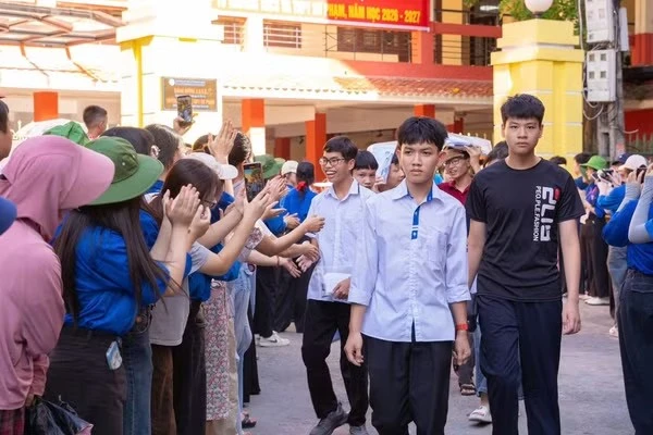 Hơn 1.000 thí sinh hoàn thành kỳ thi vào lớp 10 Trường THCS và THPT Sư phạm