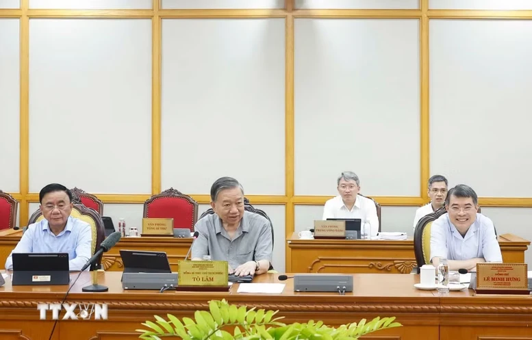 Bộ Chính trị cho ý kiến hoàn thiện thể chế vượt trội, tạo động lực mới để TPHCM phát triển nhanh, bền vững- Ảnh 2. Bộ Chính trị cho ý kiến hoàn thiện thể chế vượt trội, tạo động lực mới để TPHCM phát triển nhanh, bền vững- Ảnh 2.
