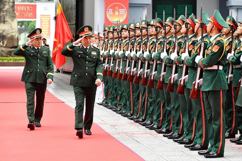 Đại tướng Phan Văn Giang dự Lễ đón nhận danh hiệu Anh hùng lực lượng vũ trang nhân dân của Cục 16 (Tổng cục II)- Ảnh 1. Đại tướng Phan Văn Giang dự Lễ đón nhận danh hiệu Anh hùng lực lượng vũ trang nhân dân của Cục 16 (Tổng cục II)- Ảnh 1.
