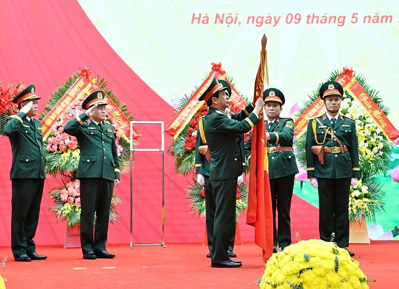 Đại tướng Phan Văn Giang dự Lễ đón nhận danh hiệu Anh hùng lực lượng vũ trang nhân dân của Cục 16 (Tổng cục II)- Ảnh 3. Đại tướng Phan Văn Giang dự Lễ đón nhận danh hiệu Anh hùng lực lượng vũ trang nhân dân của Cục 16 (Tổng cục II)- Ảnh 3.