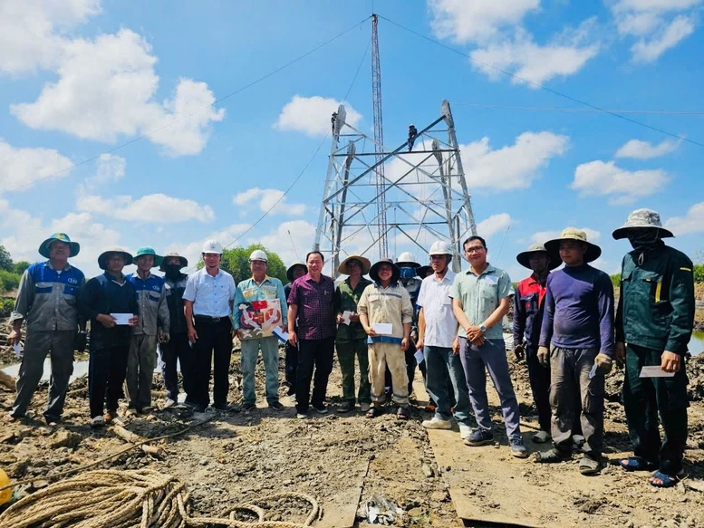 EVNSPC thi công xuyên lễ, phấn đấu đạt 105 công trình 220 kV-110 kV trong năm 2026- Ảnh 5.