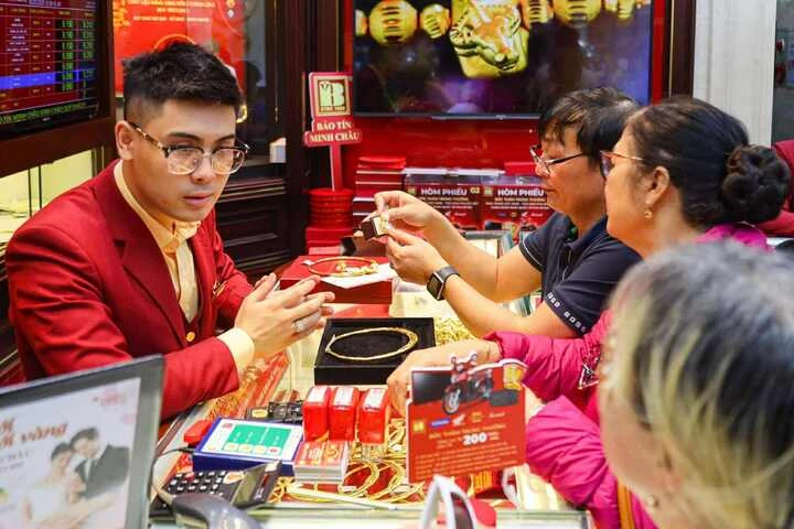 Giá vàng đảo chiều đi xuống. (Ảnh: Minh Đức).