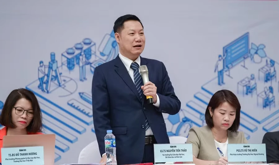GS.TS Nguyễn Tiến Thảo - Vụ trưởng Vụ Giáo dục đại học (Bộ GD&ĐT) chia sẻ tại Ngày hội tư vấn tuyển sinh, hướng nghiệp năm 2026. Ảnh: Nam Trần. nguyentienthao.jpg