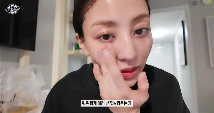 Jihyo chú trọng việc dưỡng ẩm cho da sau chuyến bay dài - Ảnh chụp màn hình
