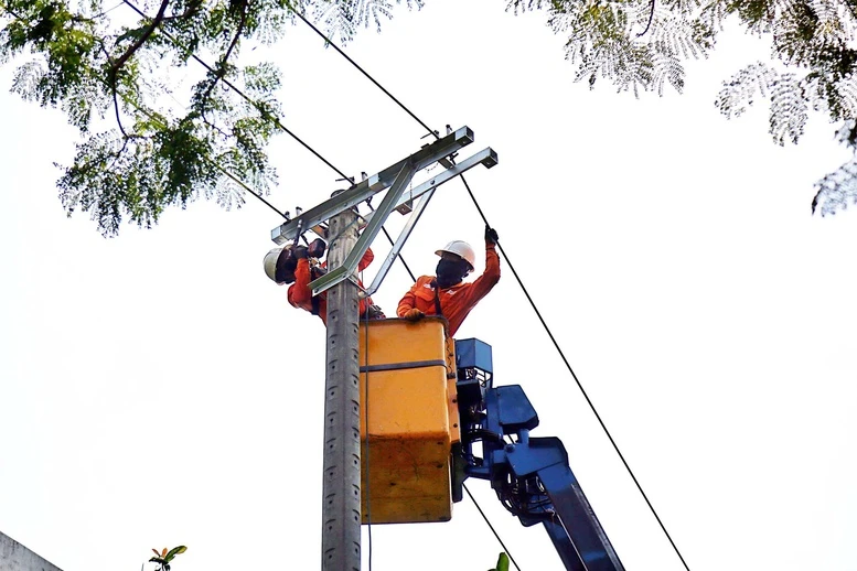 Miền Trung – Tây Nguyên lập đỉnh tiêu thụ điện, vượt mốc 100 triệu kWh/ngày- Ảnh 3. Miền Trung – Tây Nguyên lập đỉnh tiêu thụ điện, vượt mốc 100 triệu kWh/ngày- Ảnh 3.