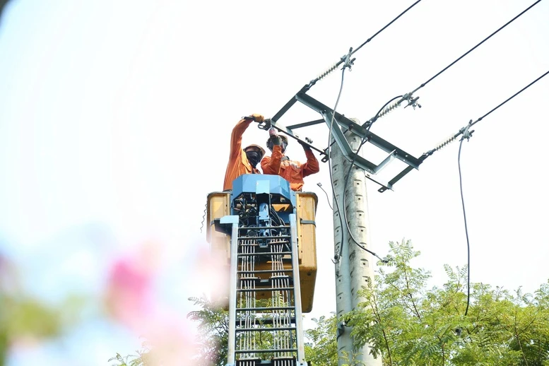 Miền Trung – Tây Nguyên lập đỉnh tiêu thụ điện, vượt mốc 100 triệu kWh/ngày- Ảnh 4. Miền Trung – Tây Nguyên lập đỉnh tiêu thụ điện, vượt mốc 100 triệu kWh/ngày- Ảnh 4.