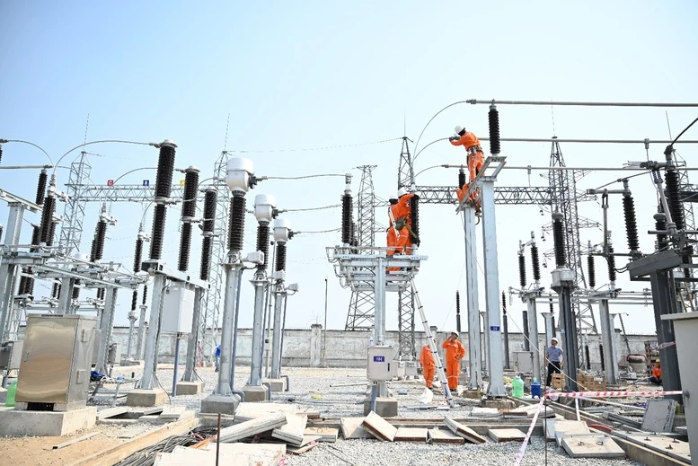 Ngành điện sát cánh cùng người lao động trên các công trường thi công xuyên lễ 30/4-1/5- Ảnh 7.