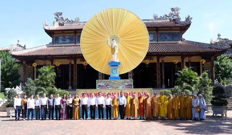 Phó Thủ tướng Nguyễn Văn Thắng chúc mừng Đại lễ Phật đản tại Huế- Ảnh 4.