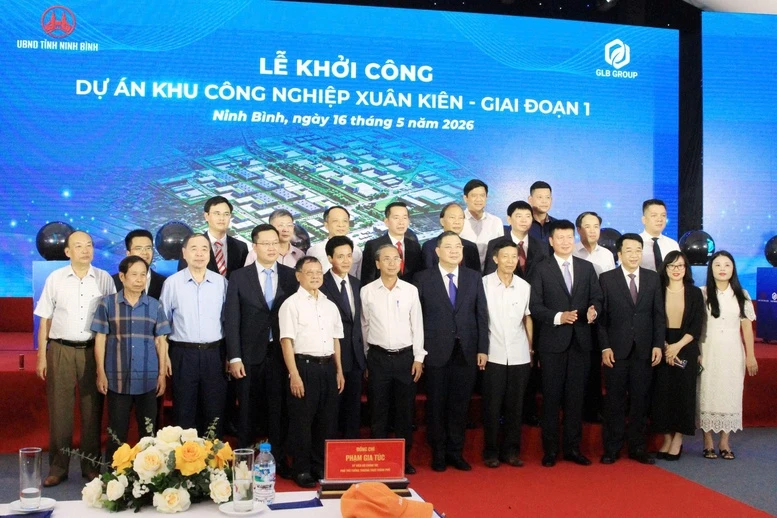 Phó Thủ tướng Thường trực Phạm Gia Túc dự khởi công khu công nghiệp Xuân Kiên (Ninh Bình)- Ảnh 4. Phó Thủ tướng Thường trực Phạm Gia Túc dự khởi công khu công nghiệp Xuân Kiên (Ninh Bình)- Ảnh 4.