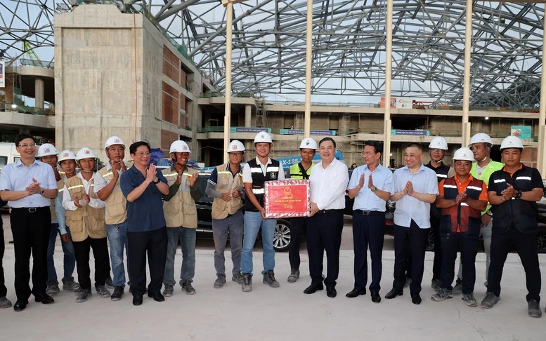 Phó Thủ tướng Thường trực Phạm Gia Túc kiểm tra tiến độ một số công trình trọng điểm phục vụ Hội nghị APEC 2027- Ảnh 5.