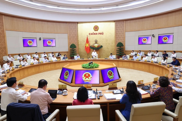 Thủ tướng Lê Minh Hưng chủ trì phiên họp thường kỳ đầu tiên của Chính phủ khóa XVI- Ảnh 1.