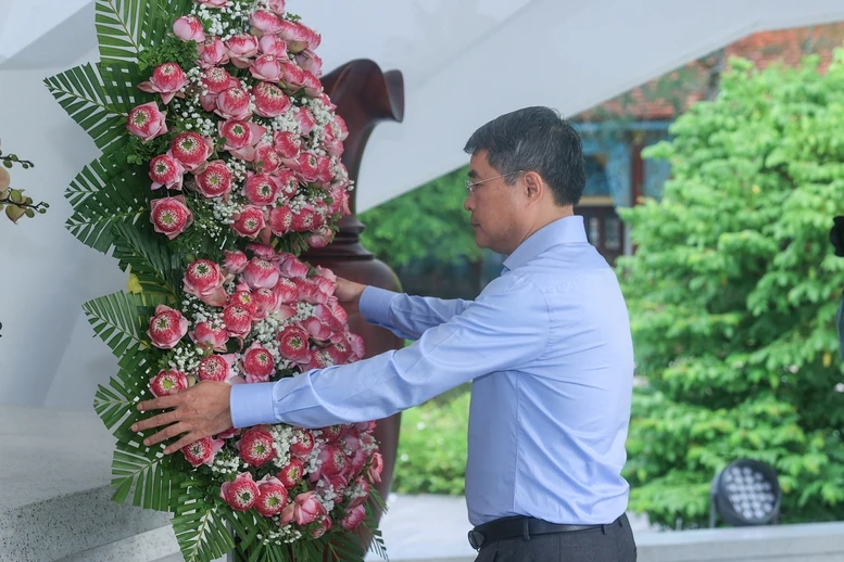 Thủ tướng Lê Minh Hưng: Đồng Tháp cần xác định mô hình tăng trưởng mới- Ảnh 11. Thủ tướng Lê Minh Hưng: Đồng Tháp cần xác định mô hình tăng trưởng mới- Ảnh 11.