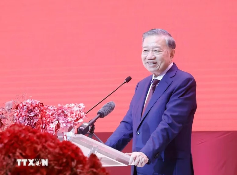 Tổng Bí thư, Chủ tịch nước Tô Lâm gặp gỡ cộng đồng người Việt Nam tại Thái Lan- Ảnh 2. Tổng Bí thư, Chủ tịch nước Tô Lâm gặp gỡ cộng đồng người Việt Nam tại Thái Lan- Ảnh 2.
