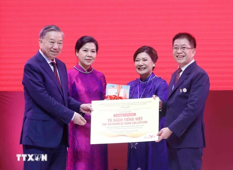 Tổng Bí thư, Chủ tịch nước Tô Lâm gặp gỡ cộng đồng người Việt Nam tại Thái Lan- Ảnh 3. Tổng Bí thư, Chủ tịch nước Tô Lâm gặp gỡ cộng đồng người Việt Nam tại Thái Lan- Ảnh 3.