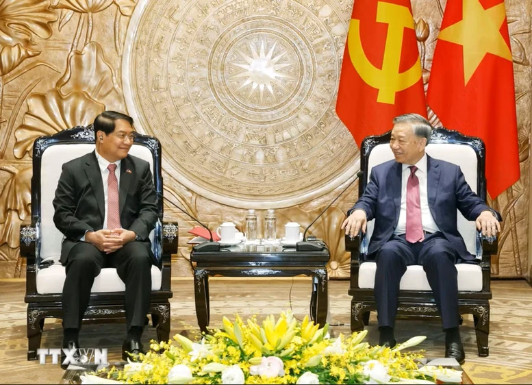 Tổng Bí thư, Chủ tịch nước Tô Lâm tiếp Bí thư Thành ủy, Chủ tịch Hội đồng nhân dân Thủ đô Vientiane (Lào)- Ảnh 2. Tổng Bí thư, Chủ tịch nước Tô Lâm tiếp Bí thư Thành ủy, Chủ tịch Hội đồng nhân dân Thủ đô Vientiane (Lào)- Ảnh 2.