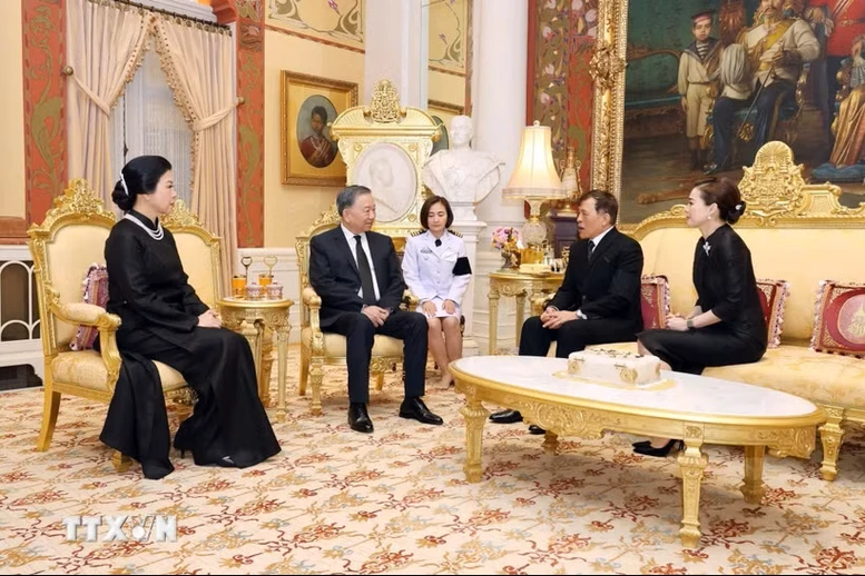 Tổng Bí thư, Chủ tịch nước Tô Lâm và Phu nhân hội kiến Nhà Vua Thái Lan và Hoàng hậu- Ảnh 1. Tổng Bí thư, Chủ tịch nước Tô Lâm và Phu nhân hội kiến Nhà Vua Thái Lan và Hoàng hậu- Ảnh 1.