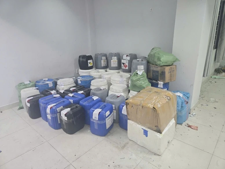 Triệt phá đường dây sản xuất giấm Acetic giả, có thể gây tử vong nếu dùng nồng độ cao- Ảnh 1.