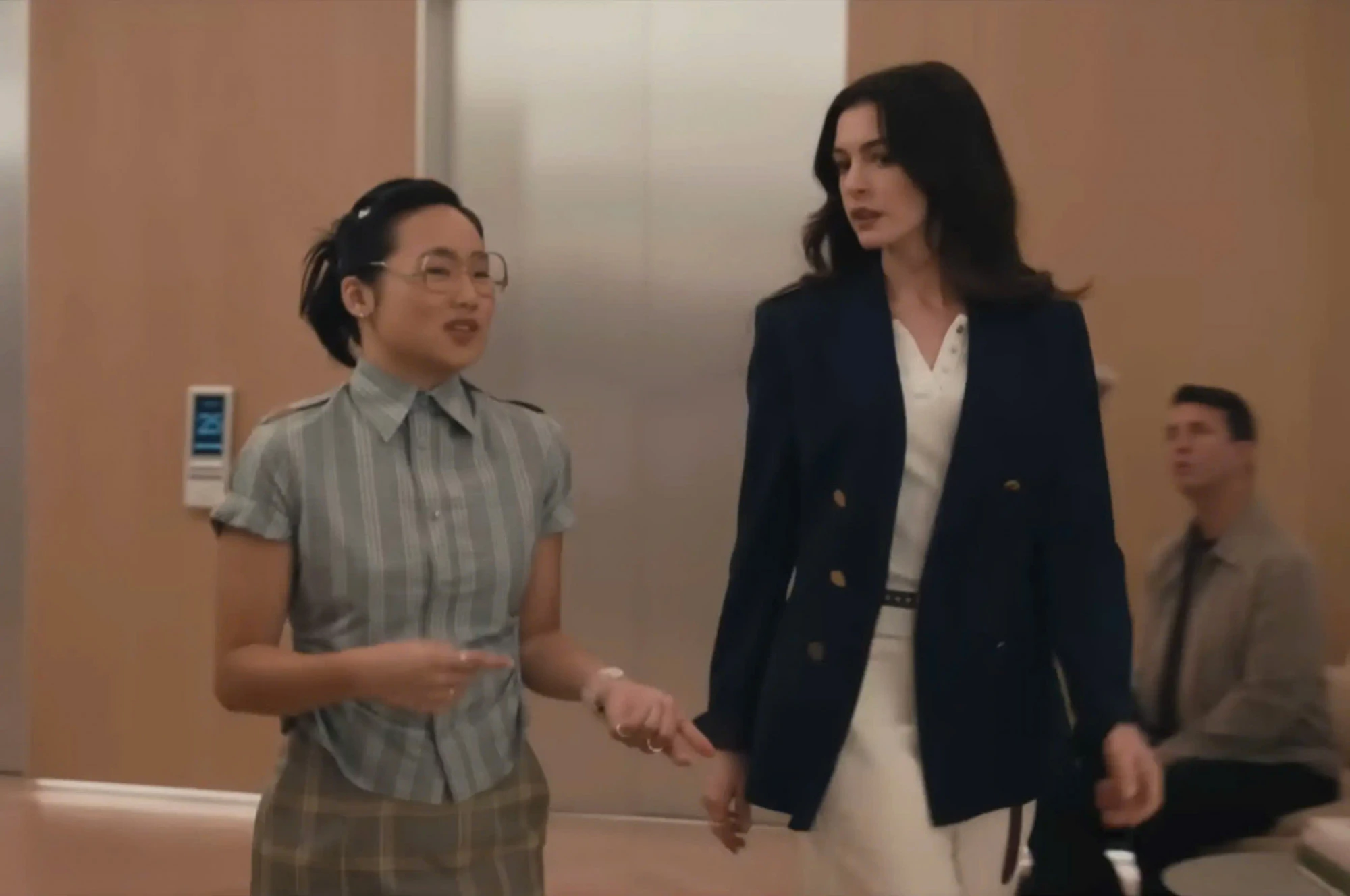 Nhân vật Jin Chao được biên kịch Aline Brosh McKenna mô tả là một trong những người hùng của bộ phim
